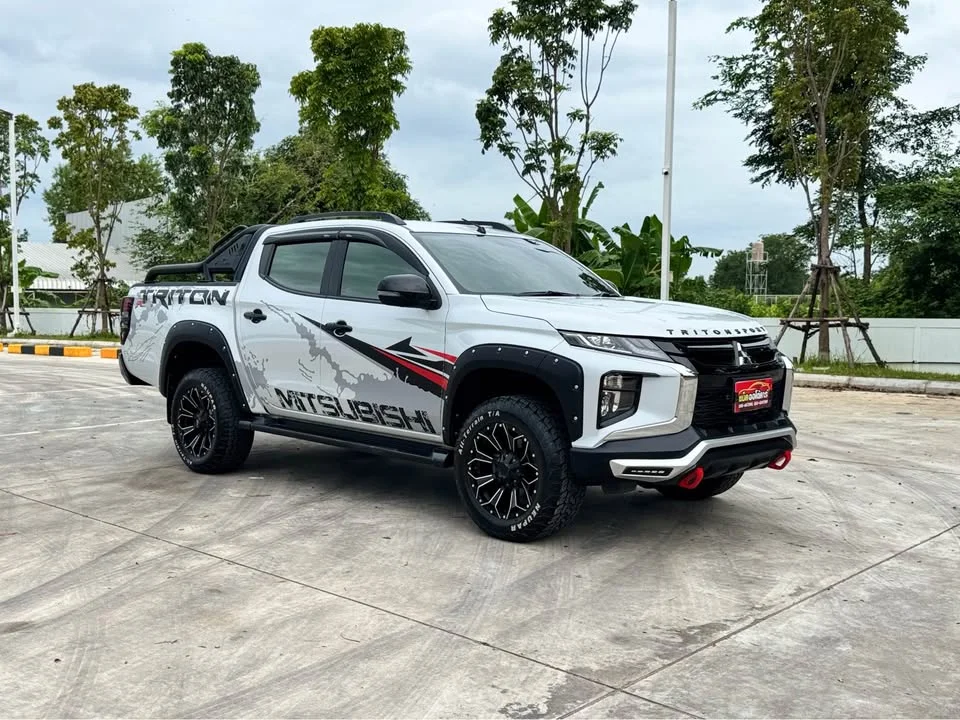 2022 Mitsubishi Triton V 2