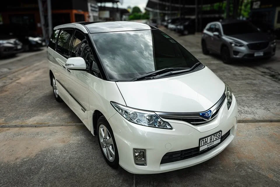 2011 Toyota Estima III 2