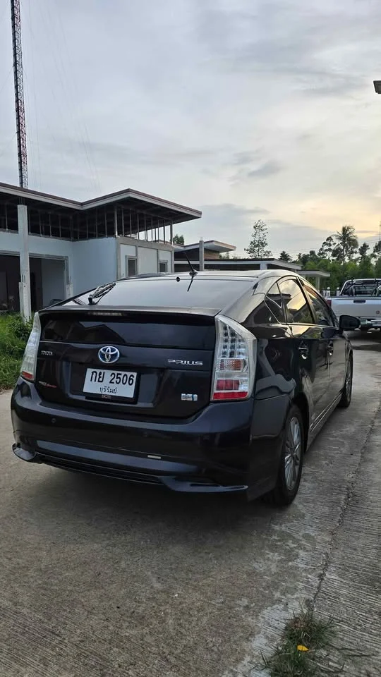 2011 Toyota Prius III 2