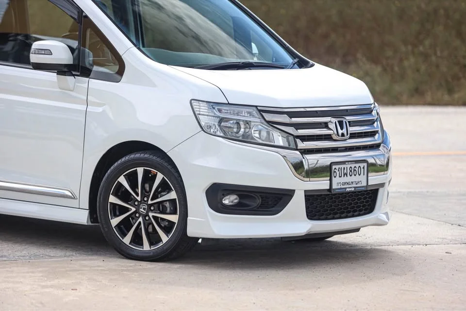 2013 Honda Stepwgn IV 3