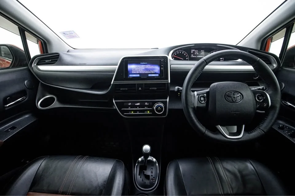 2017 Toyota Sienta II 3