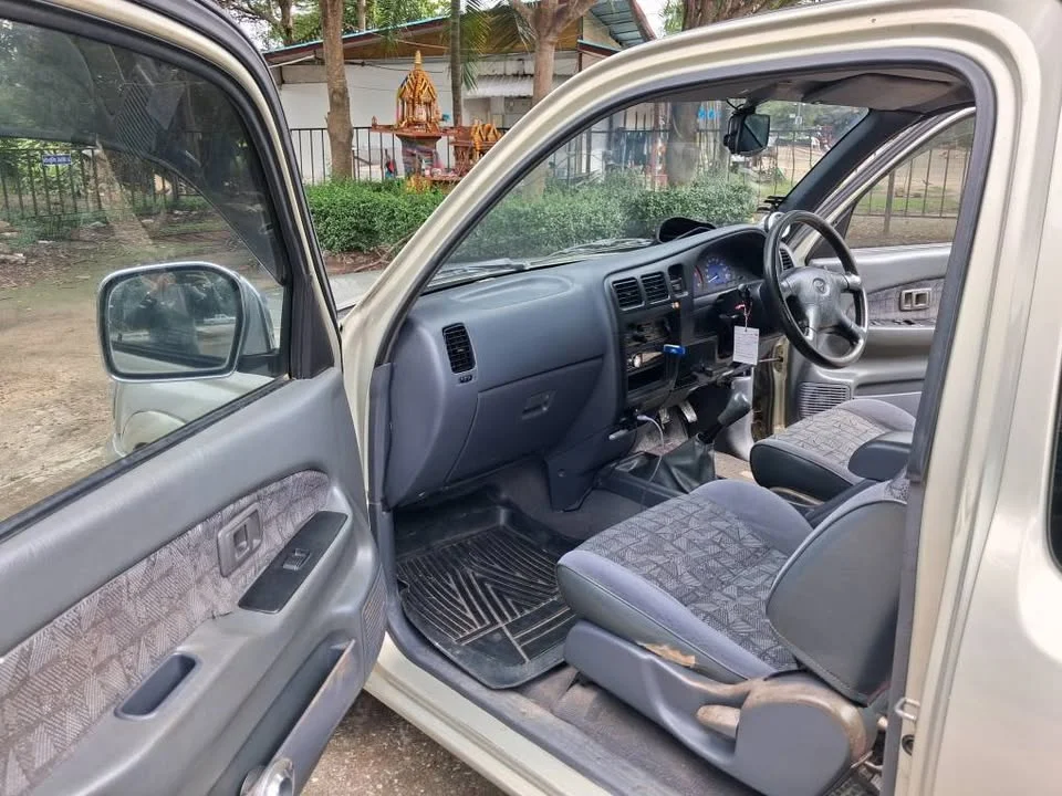 2002 Toyota Hilux Tiger VI 3