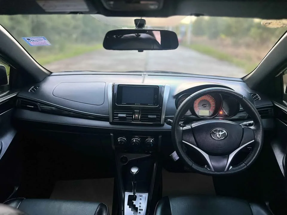 2015 Toyota Yaris III 2