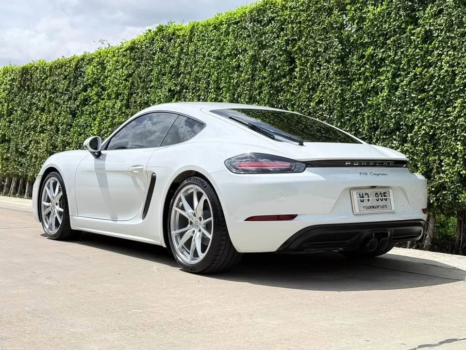 2017 Porsche 718 Boxster and Cayman IV 3