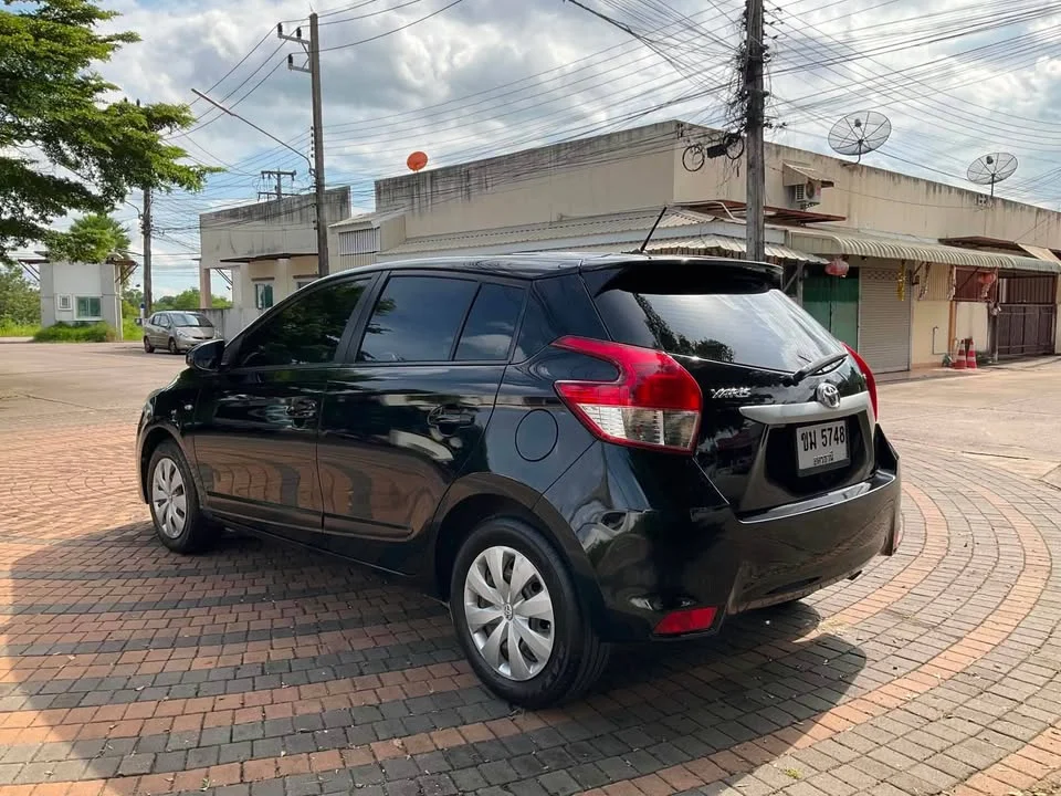 2015 Toyota Yaris III 2