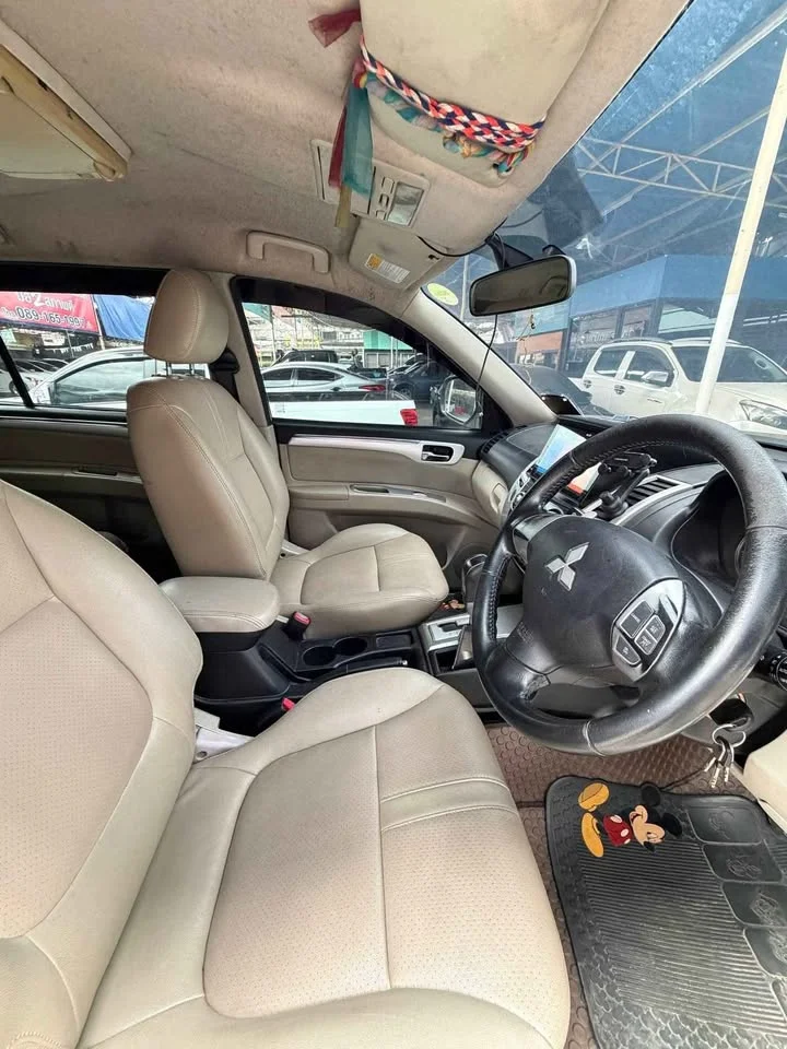 2012 Mitsubishi Pajero Sport II 2
