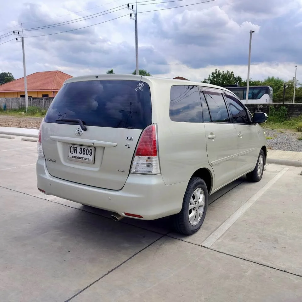 2011 Toyota Innova I 3