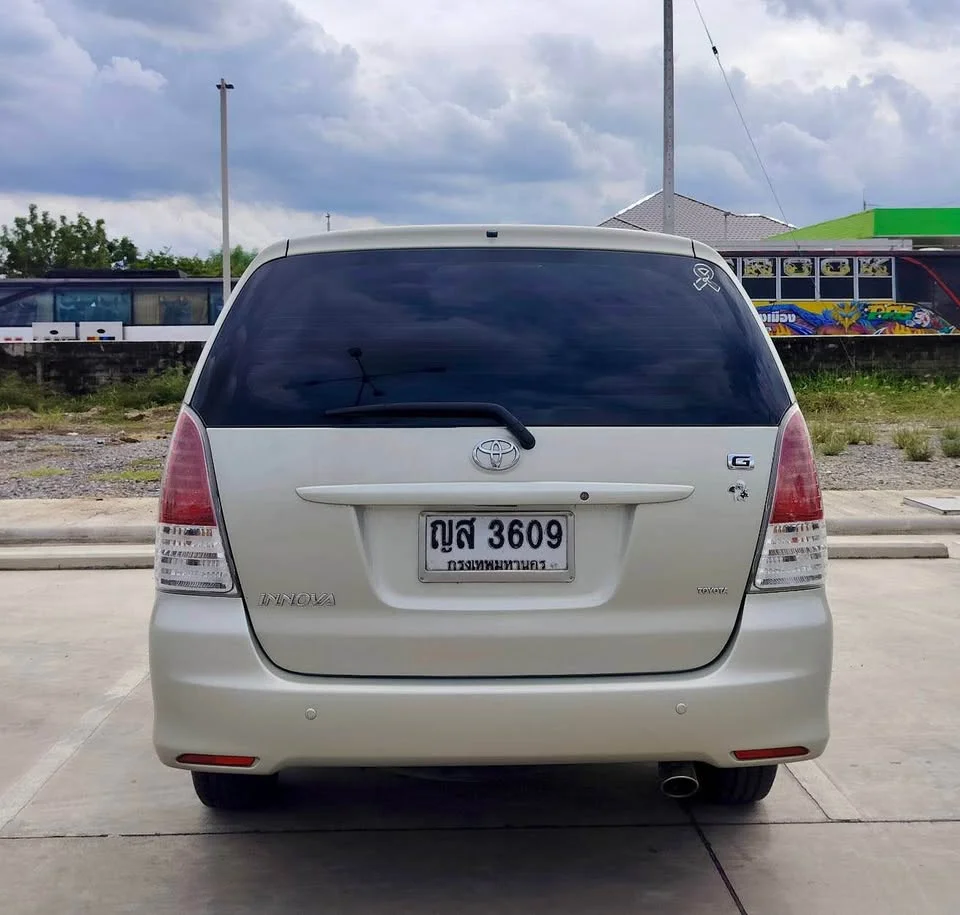 2011 Toyota Innova I 2