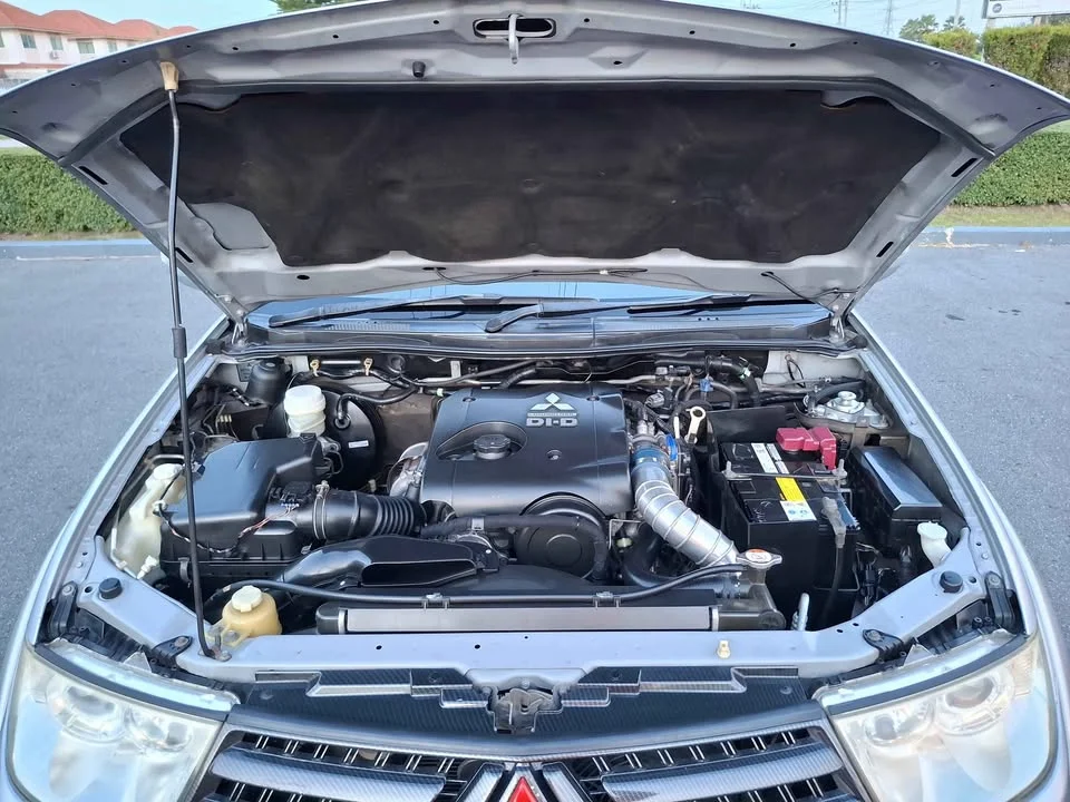2013 Mitsubishi Pajero Sport II 2