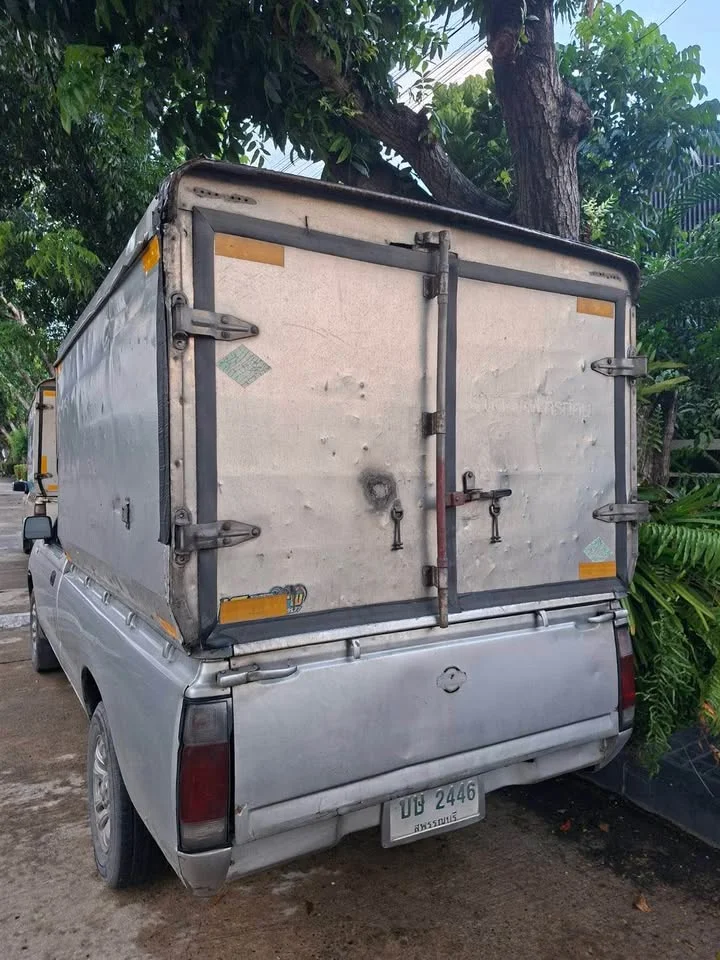2003 Nissan Frontier I 3