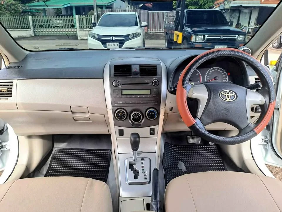 2013 Toyota Corolla Altis X (E140) 2
