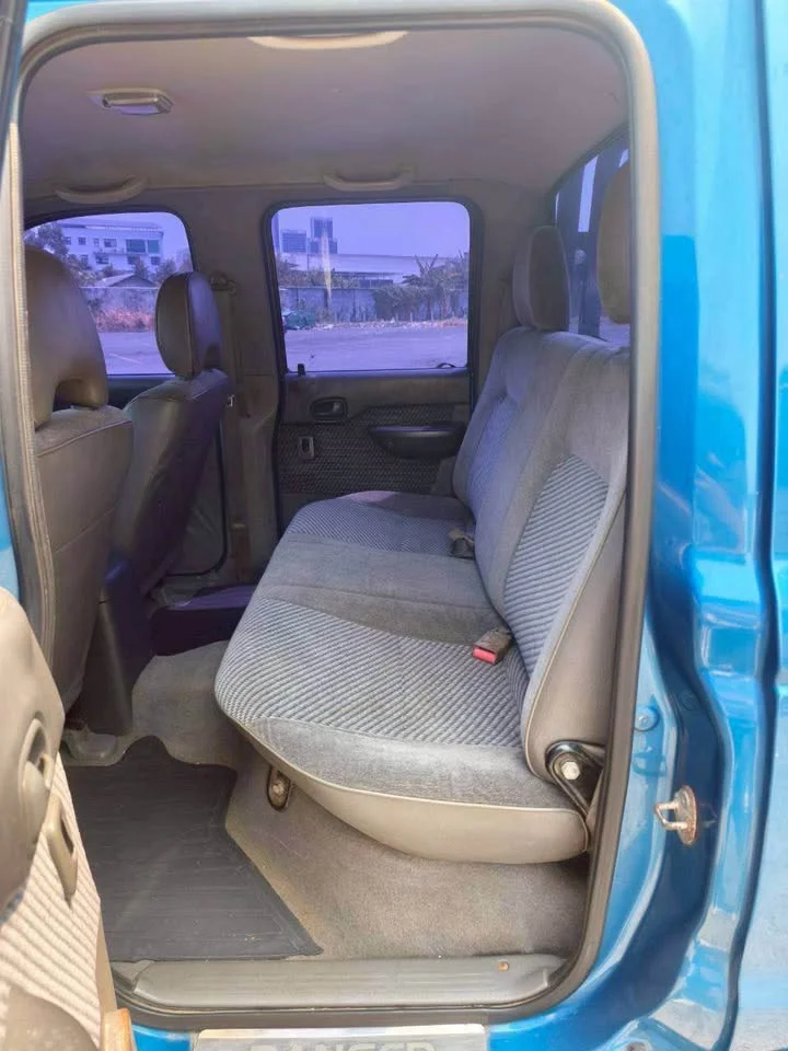 2000 Mazda 2500 Fighter V 3