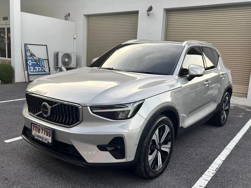 2023 Volvo XC40 3