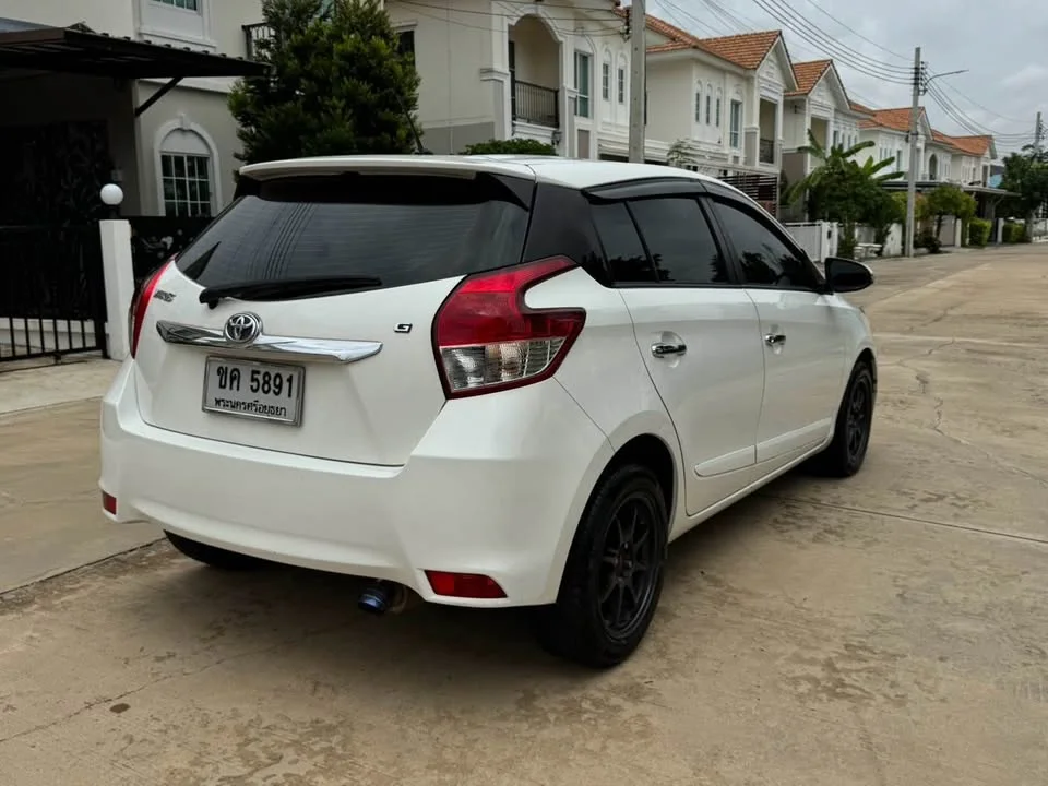2015 Toyota Yaris III 2