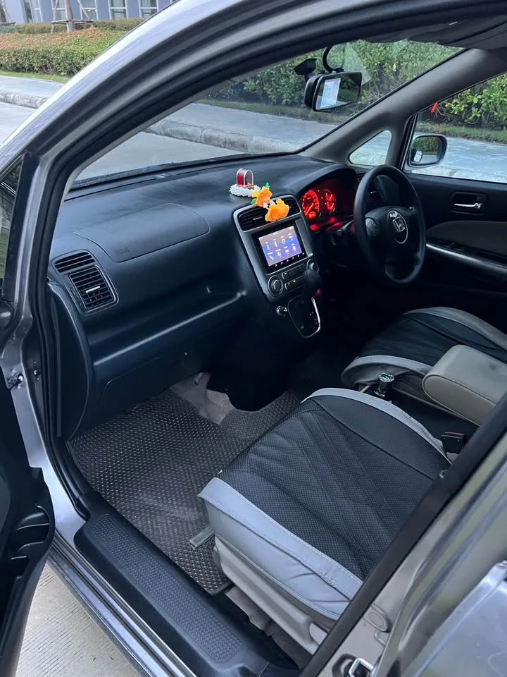 2005 Honda Stream I 3