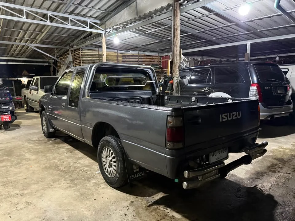 1995 Isuzu TFR III 2