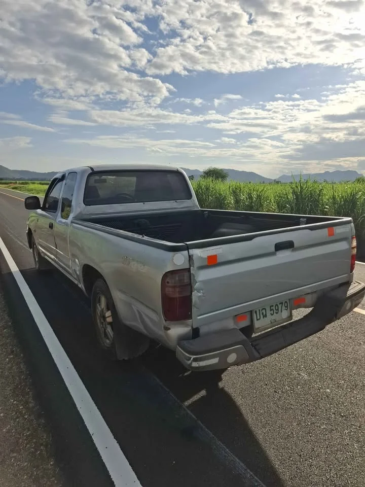 2003 Toyota Hilux Tiger VI 2