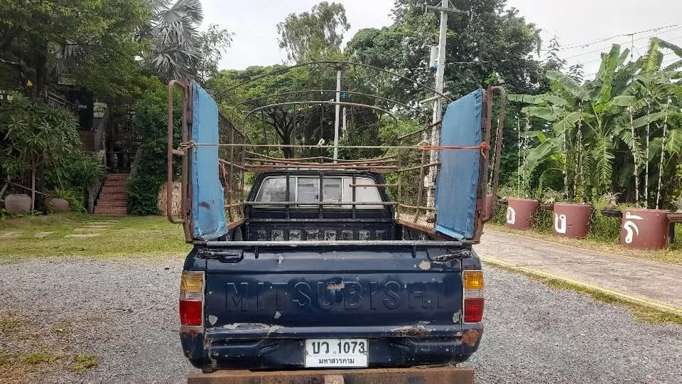 1994 Mitsubishi Triton II 2