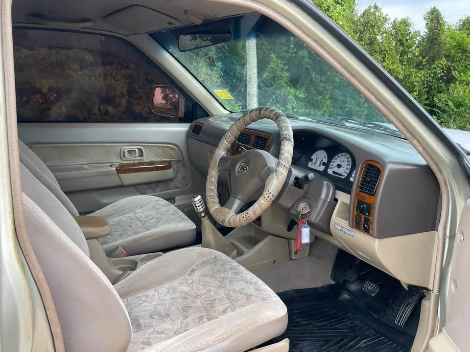 2002 Nissan Frontier I 3