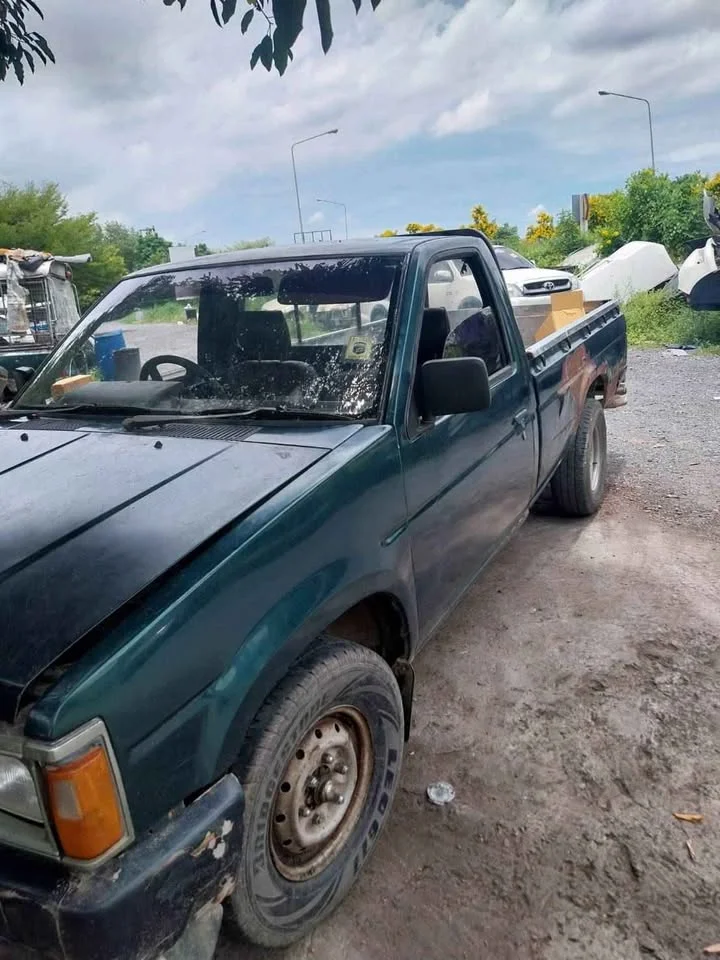 1990 Nissan Big M D21 3