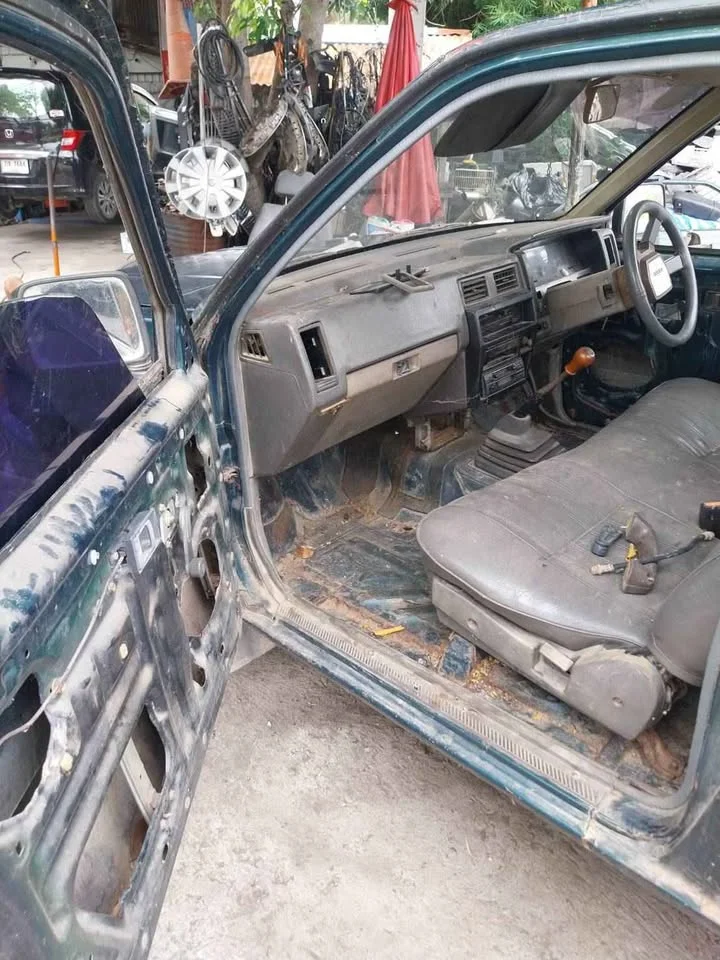 1990 Nissan Big M D21 2