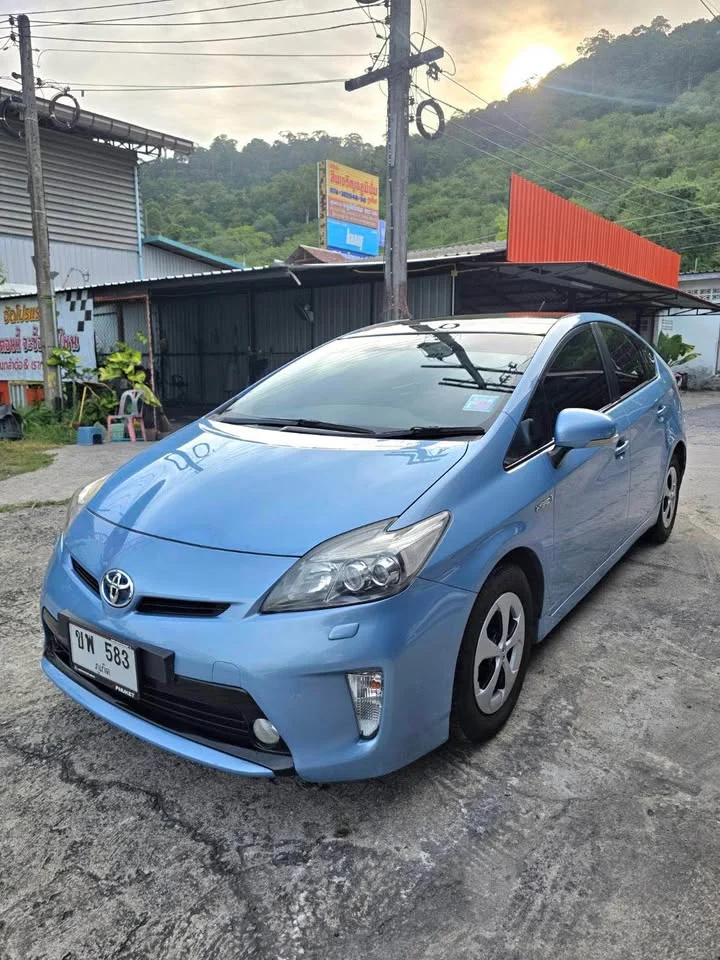 2012 Toyota Prius III 2