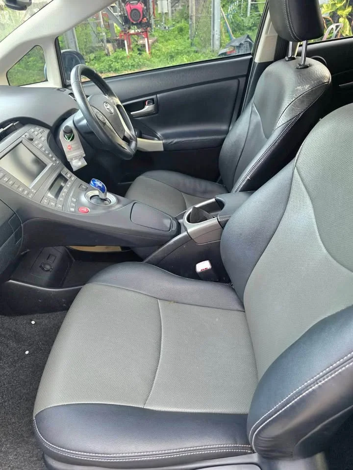 2012 Toyota Prius III 3