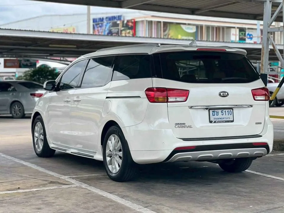 2015 Kia Carnival III 2