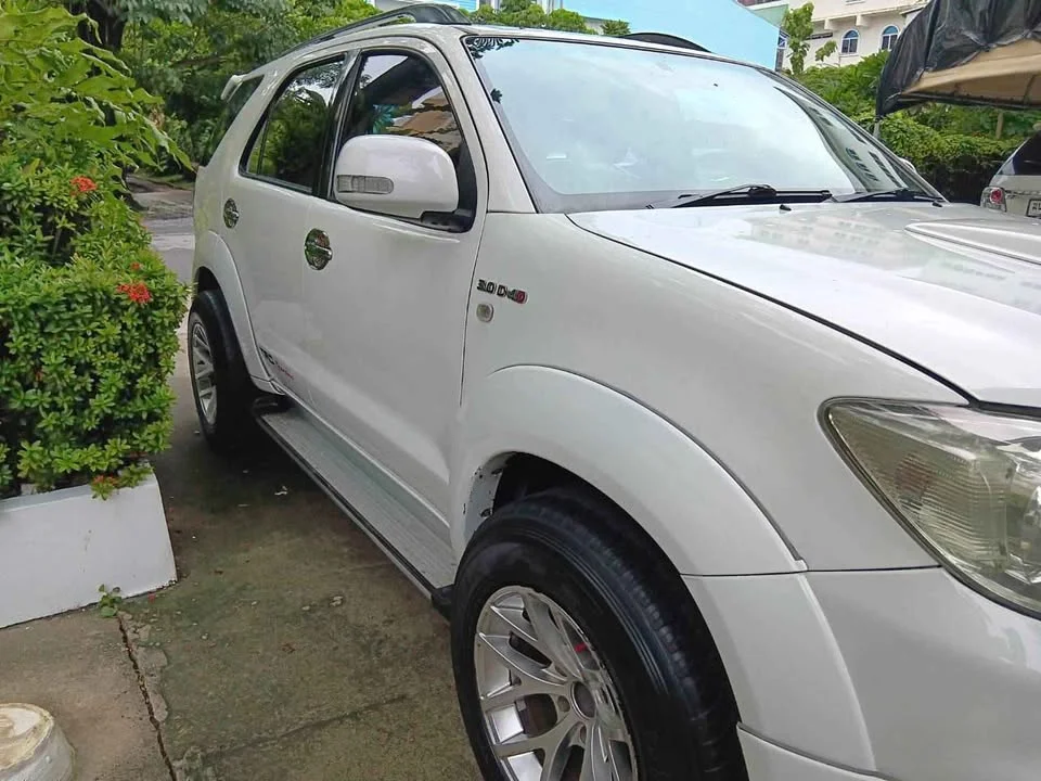 2010 Toyota Fortuner I 3