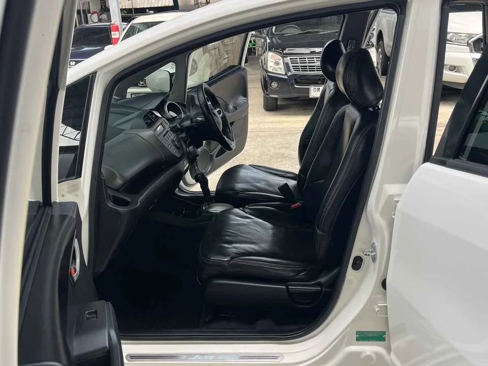 2010 Honda Jazz II 2