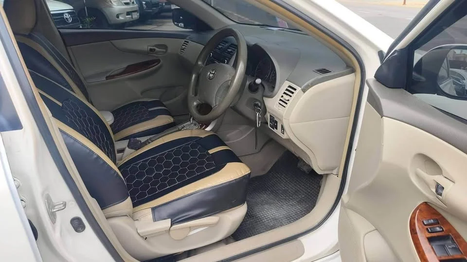 2010 Toyota Corolla Altis X (E140) 3