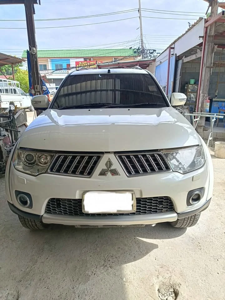 2010 Mitsubishi Pajero Sport II 2