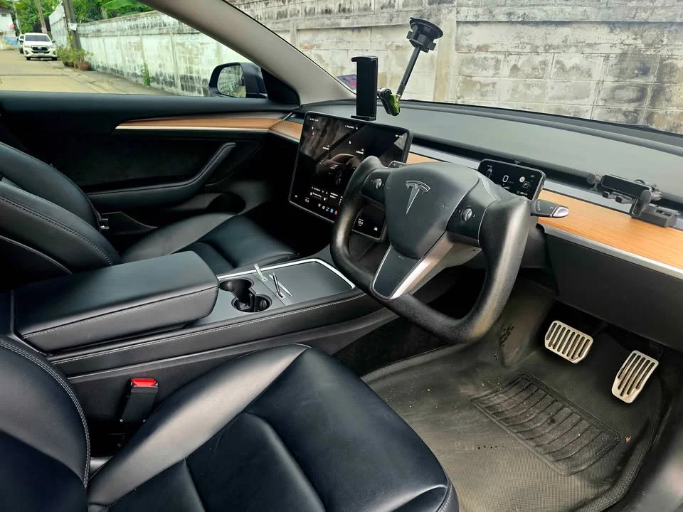 2023 Tesla Model 3 2