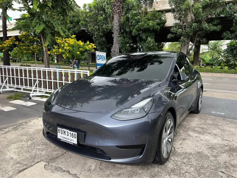 2023 Tesla Model Y 2