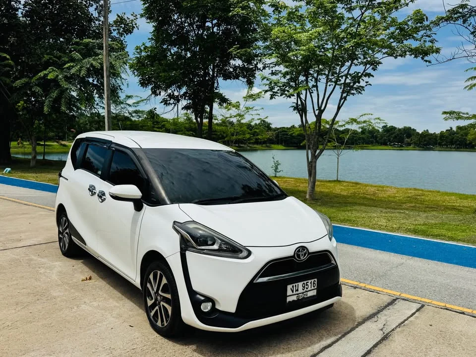 2018 Toyota Sienta II 2