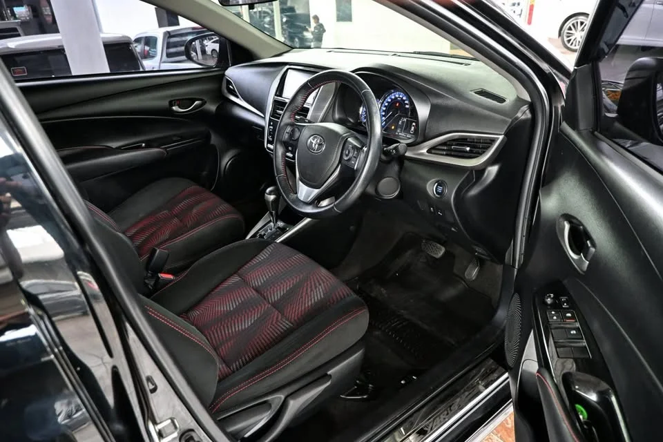 2017 Toyota Yaris ATIV III 3