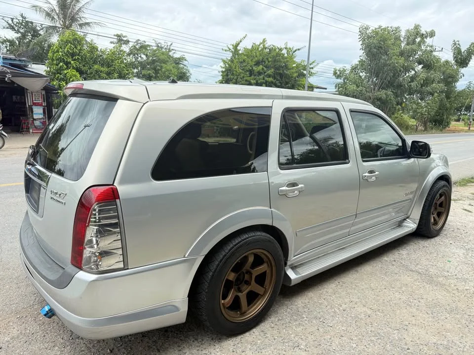 2008 Isuzu MU-7 3