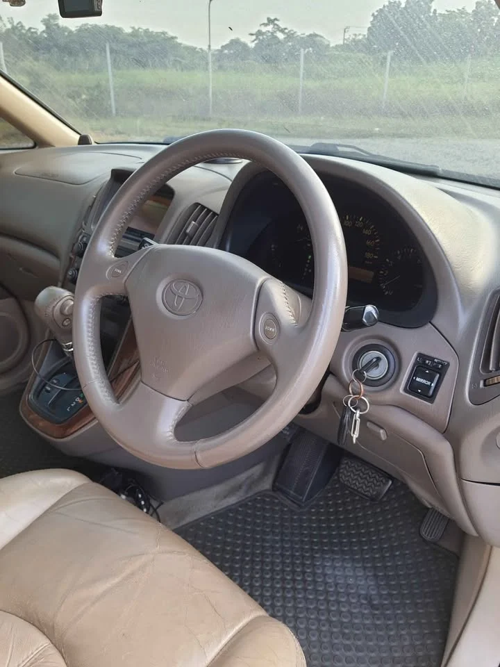 2000 Toyota Harrier I 2