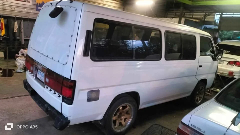 1992 Nissan Urvan IV (E24) 3