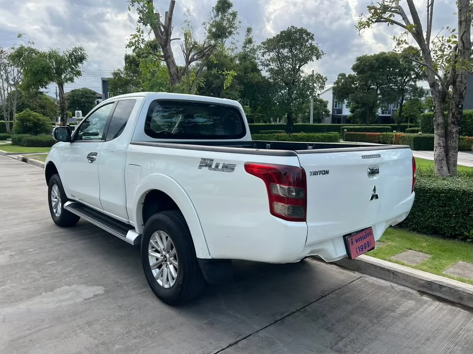 2015 Mitsubishi Triton V 2