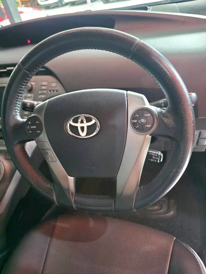 2012 Toyota Prius III 2