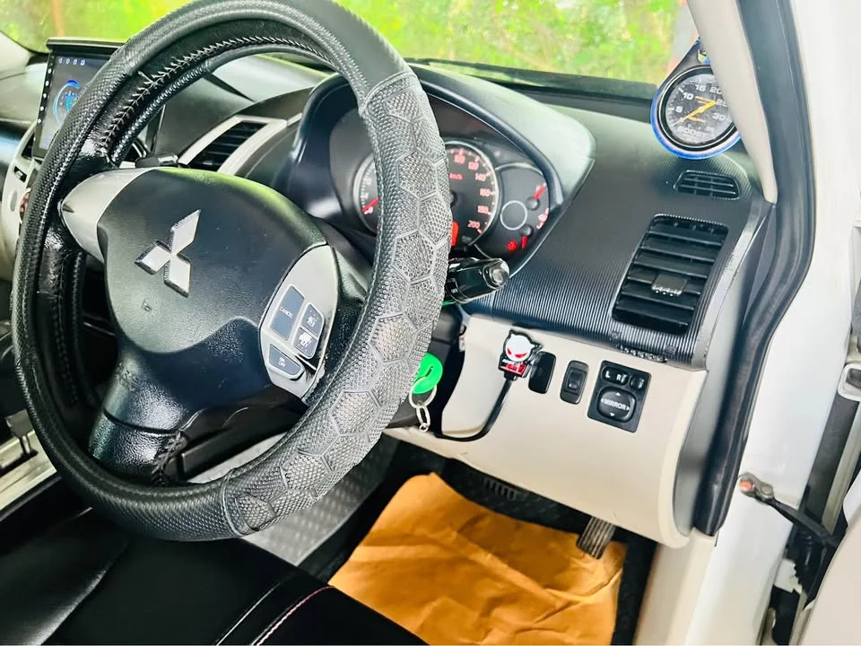 2012 Mitsubishi Pajero Sport II 2