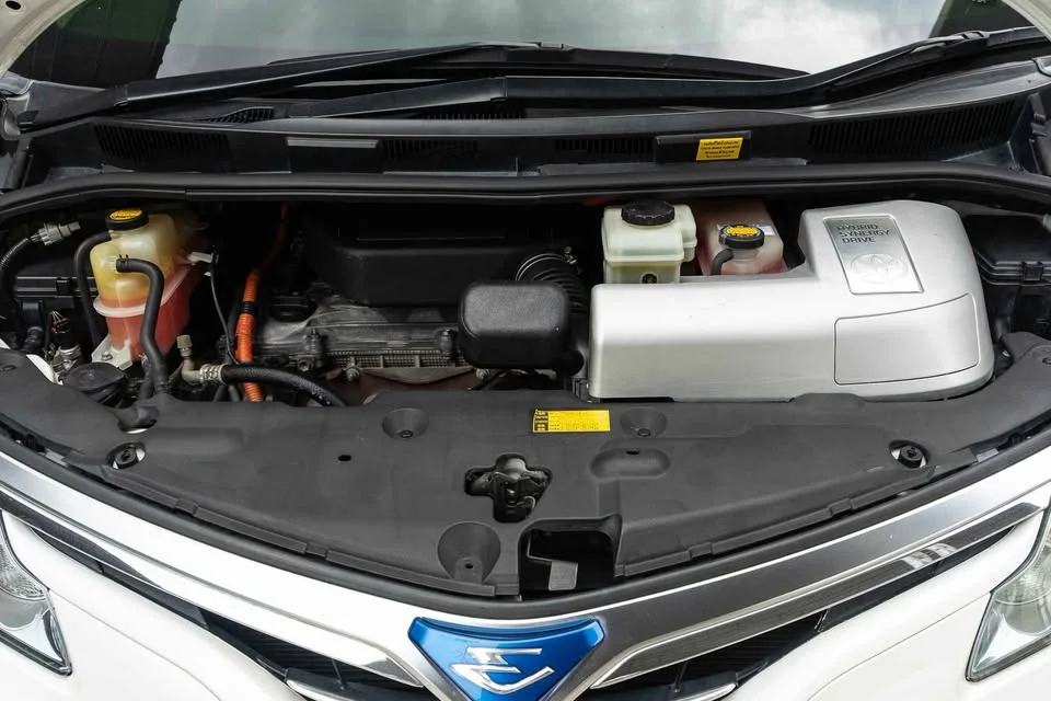 2013 Toyota Estima III 2