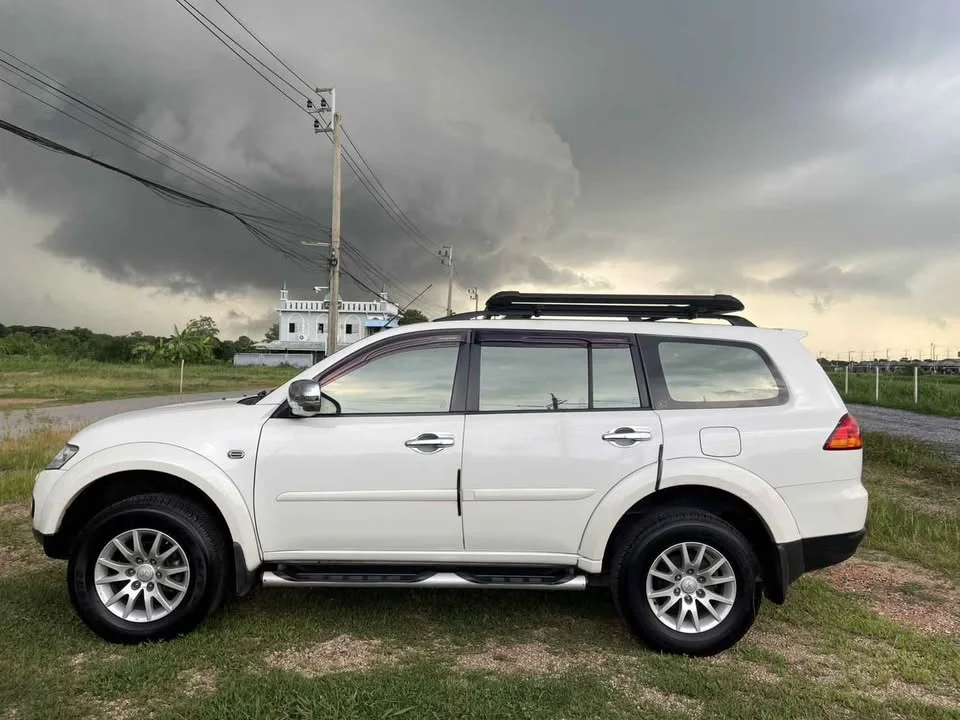 2012 Mitsubishi Pajero Sport II 2