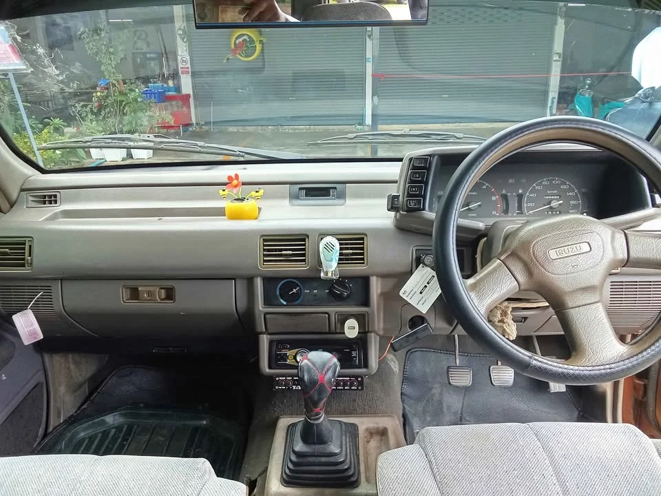 1995 Isuzu TFR III 2