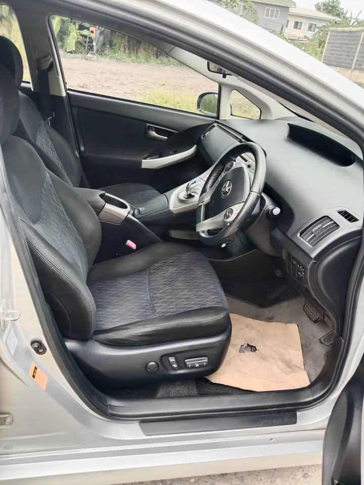 2012 Toyota Prius III 2