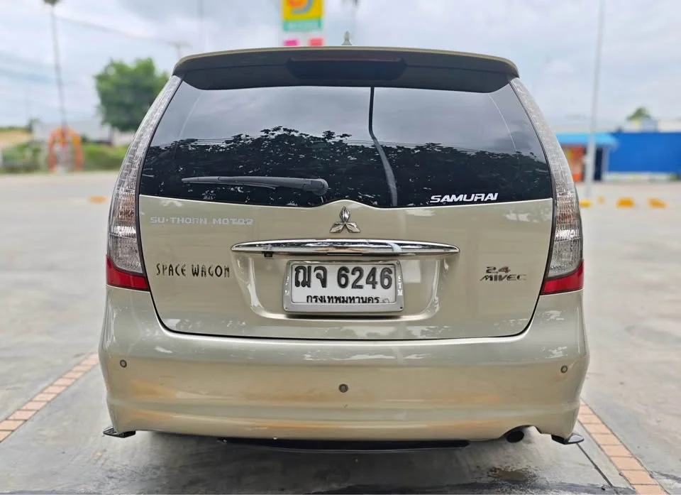 2003 Mitsubishi Space Wagon IV 3