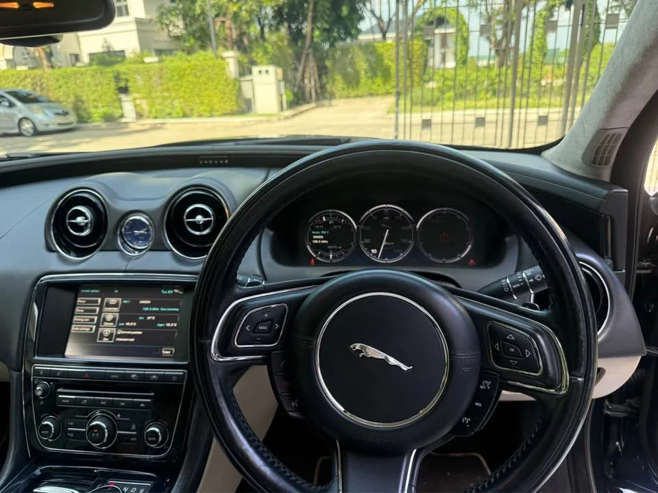 2011 Jaguar XJ X351 2