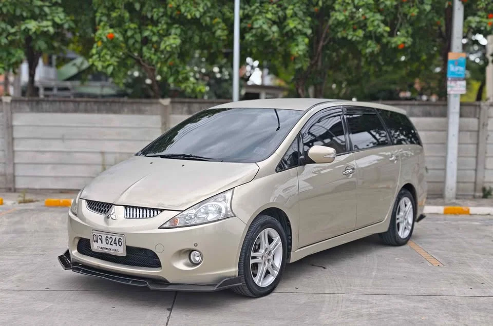2008 Mitsubishi Space Wagon IV 3