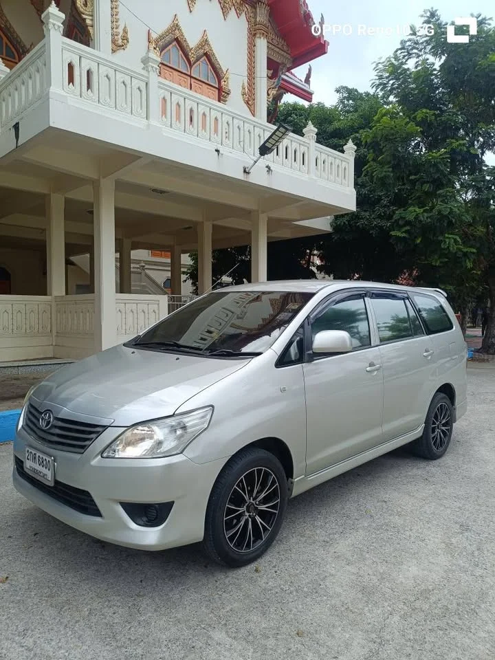 2011 Toyota Innova I 2